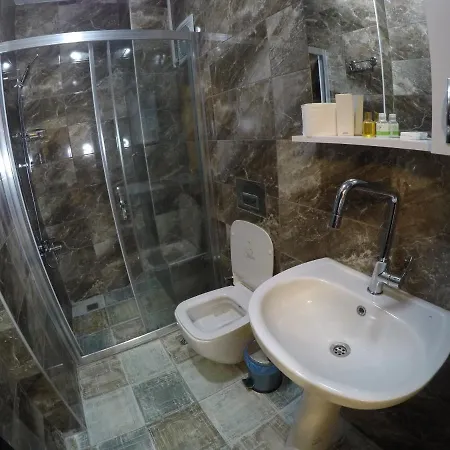 מלון דירות Noble House 2*