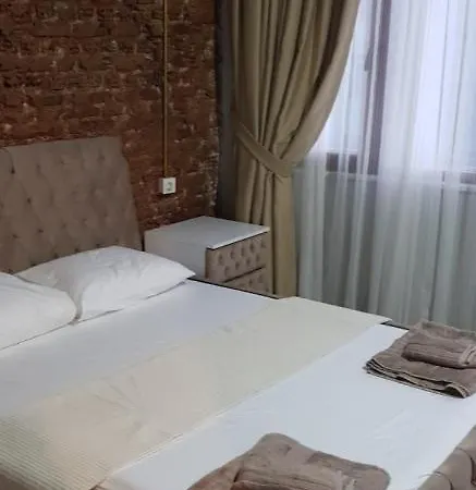 Noble House מלון דירות 2*