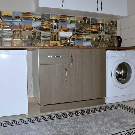 מלון דירות Noble House 2*