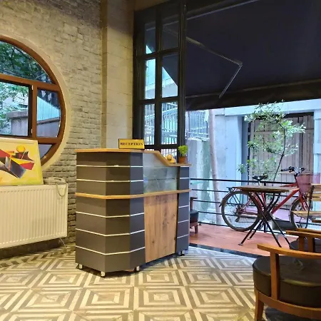 Noble House Aparthotel 2*