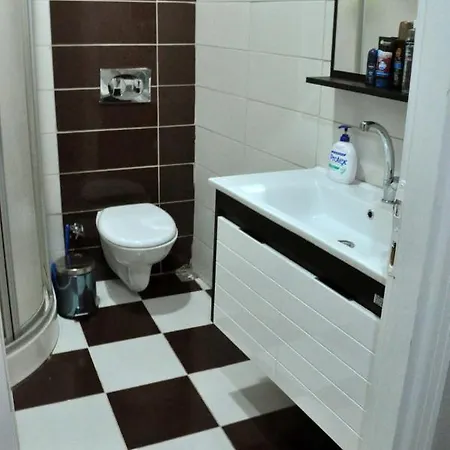 Noble House 2*